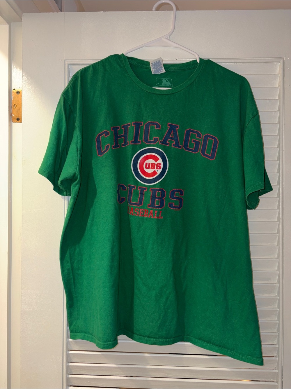 Trendy Chicago Cubs Green Graphic Tee🔥